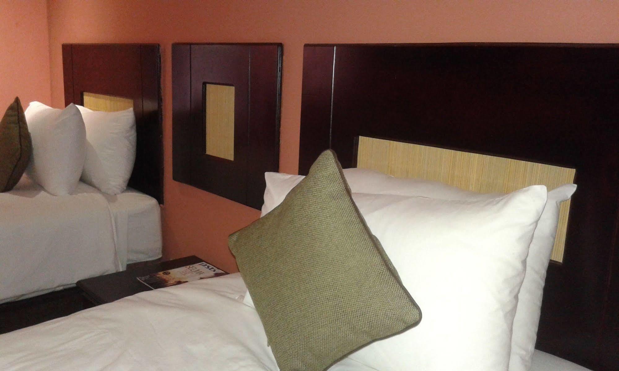 Larissa Hotel Maun Eksteriør billede